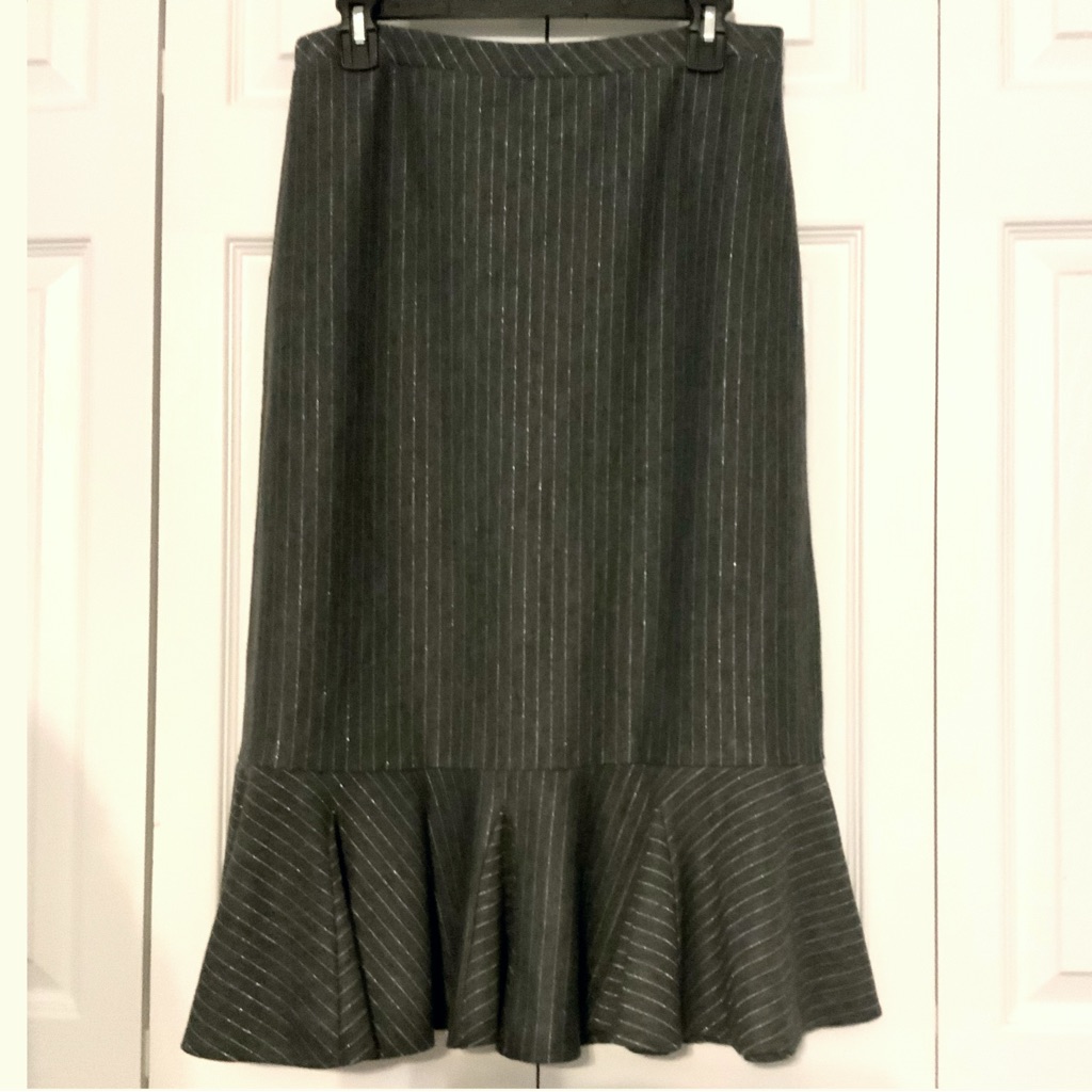 Simonton Says Size M Grey Pinstriped Flare Skirt